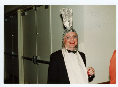 Beautiful blue eyeshadow, red lipstick, red nails AND a three-piece tuxedo? I’m obsessed! (1986)